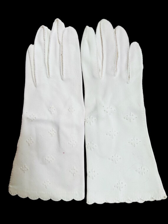 VTG Women's White Easter/Church/Formal Gloves S-M - image 1