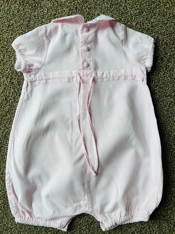 VTG Spring Baby pink romper W/diaper snaps w/ cut… - image 3