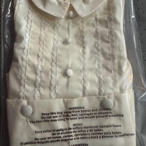 VTG ニューオーリンズのオールドリンレリーデザイン、幼児用男の子用クリーミーホワイトジョンジョンスーツブラウス、ボタン付きショートパンツ、ビクトリア朝スタイル、サイズ12-18 M
