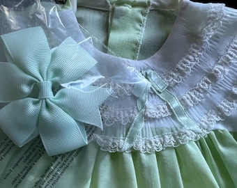 VTG des années 1960, bébé fille, robe à langer vert citron, avec couvre-couche et noeud assorti - SZ. Du nouveau-né à 3M