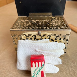 1950er Jahre seltenes Sammler Mädchen Puppen Purse Playset alles originale Geldbörse, weiße Nylon Handschuhe und unechter Lippenstift. Patty PlayPal Spielset.