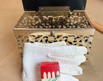 1950s Rare Collectible Girl Doll Purse Playset all original Purse, white nylon gloves and fake lipstick. Patty PlayPal play set.