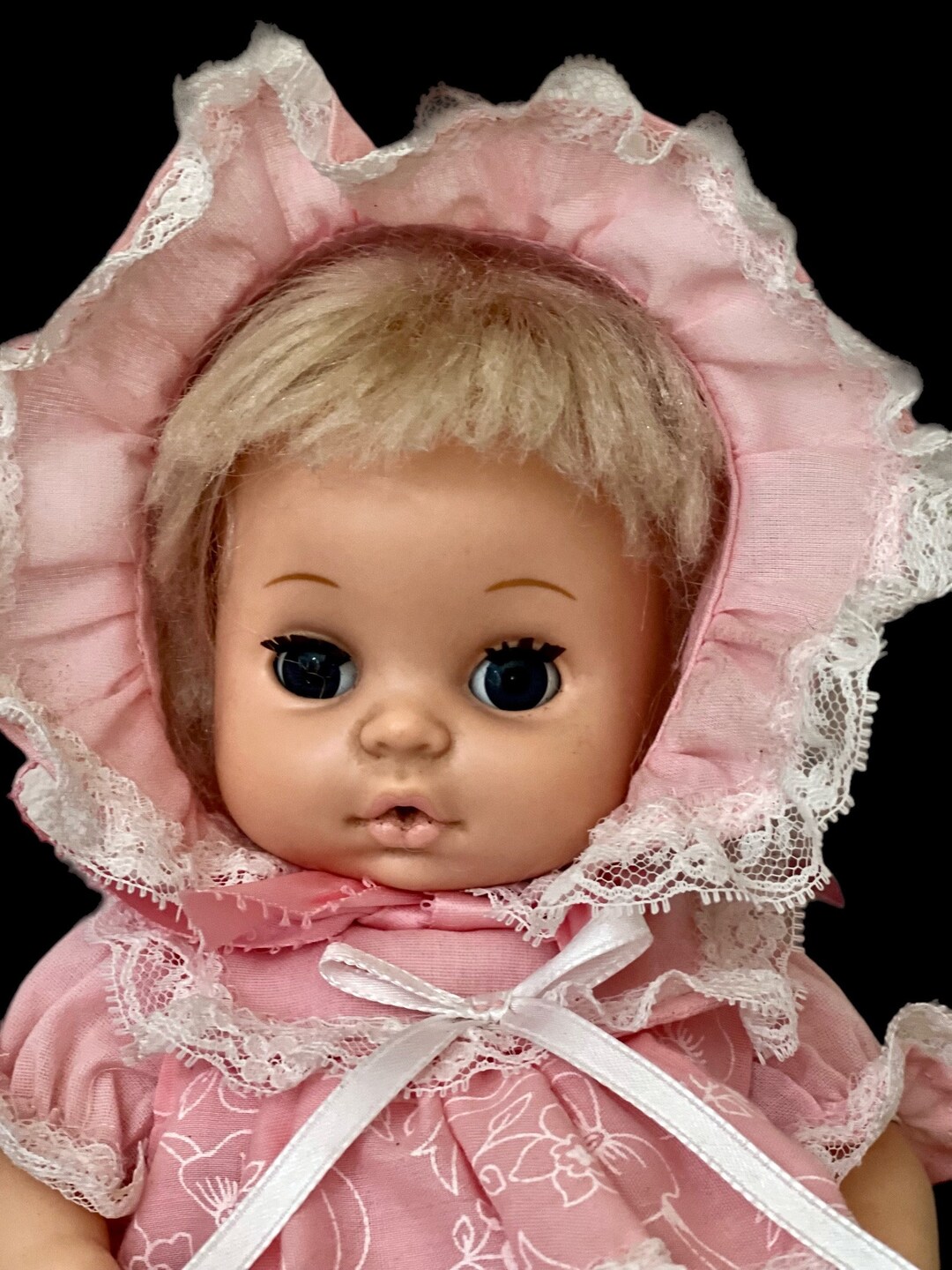 1977 Playmates Baby Girl Doll in 4 Piece Dress & Bonnet Set Great 11