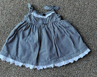 VTG Infant black gingham sundress, with elasticized top, trimmed with white lace Sz 0 Newborn