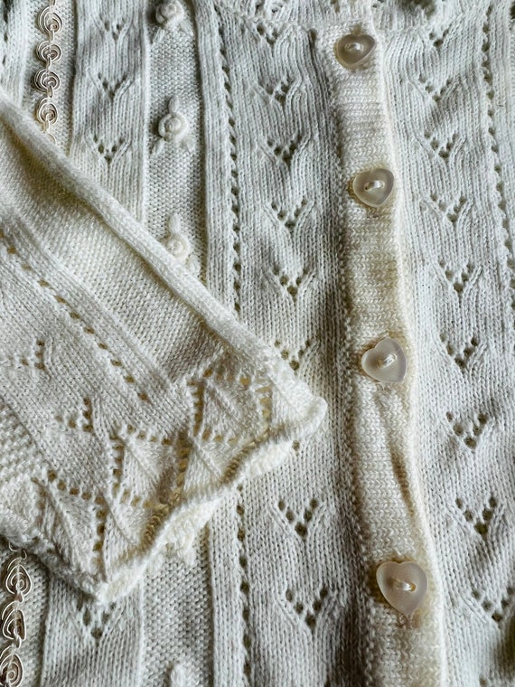Sweet little vintage Spring cardigan in creamy whi