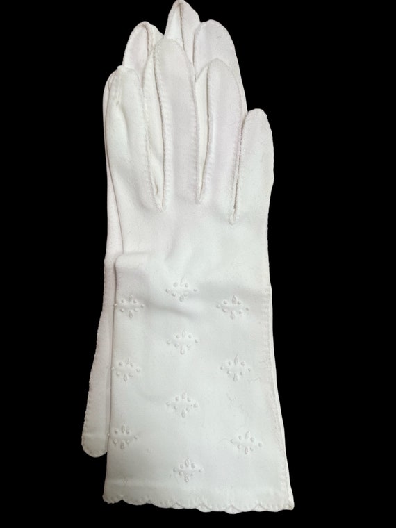 VTG Women's White Easter/Church/Formal Gloves S-M - image 5
