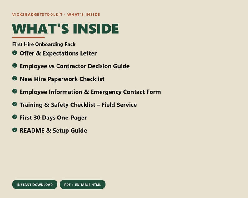 Op de afbeelding: Een digitaal document getiteld WHAT'S INSIDE met een lijst voor een onboardingpakket voor nieuwe medewerkers: Offer & Expectations Letter, Employee vs Contractor Decision Guide, New Hire Paperwork Checklist, Employee Information & Emergency Contact Form, Training & Safety Checklist &ndash; Field Service, First 30 Days One-Pager en README & Setup Guide.