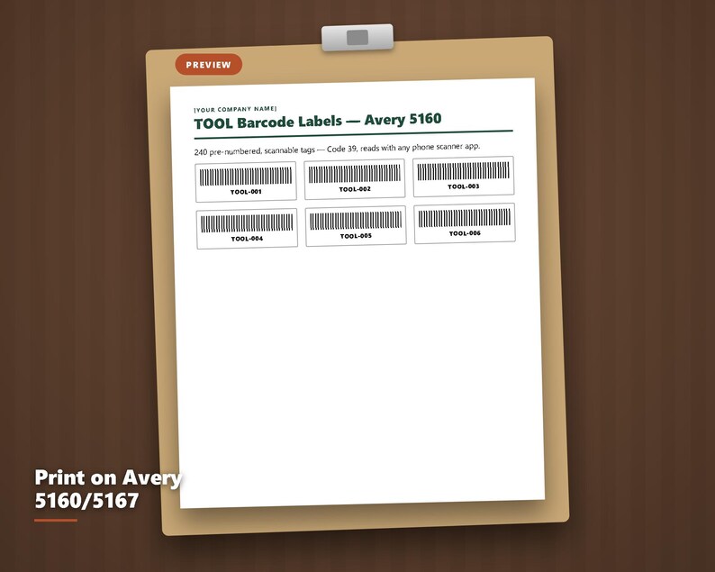 Pode incluir: Uma folha de papel branco numa prancheta castanha com um modelo para etiquetas de c&oacute;digo de barras TOOL Avery 5160. A folha inclui seis etiquetas retangulares com c&oacute;digos de barras pretos e texto de TOOL-001 a TOOL-006, para imprimir em Avery 5160/5167.