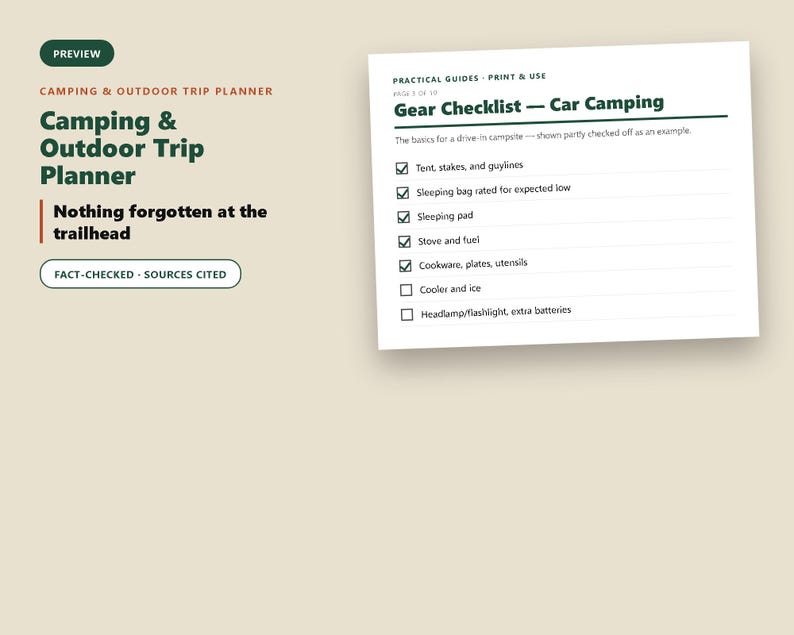 Puede incluir: Un documento de Camping & Outdoor Trip Planner con una lista de verificaci&oacute;n de equipo para acampar en coche. El texto incluye encabezados como Practical Guides, Print & Use y enumera art&iacute;culos como tienda, saco de dormir y nevera.
