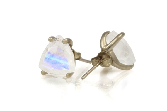 Orecchini A Borchie Piccoli In Argento 925 Con Pietra Rotonda Di Luna Naturale – Eleganti E Handmade, Perfetti Per Ogni Occasione