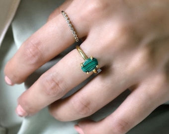 Malachite Ring · Semiprecious Green Ring · 14k Gold Malachite Gemstone Ring · Oval Engagement Ring