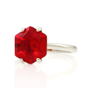 Pierścień z lśniącym rubinem w srebrze · Pierścień z sześciokątnym rubinem · Prezent na rocznicę · Pierścień z pojedynczym kamieniem · Pierścień z rubinem i srebrem · Pierścień ze srebra próby 925