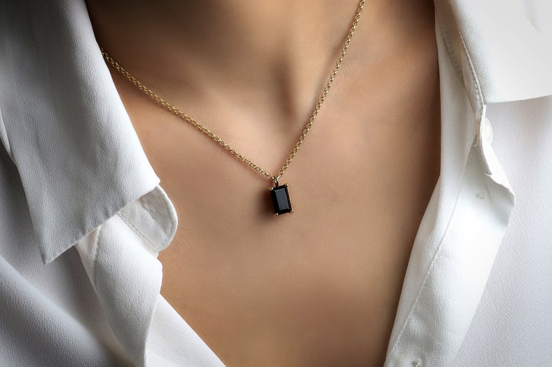 Stunning Rectangle Black Onyx Necklace Simple Crystal Pendant Minimalist Necklace Black Gold Gemstone Necklace zdjęcie 1