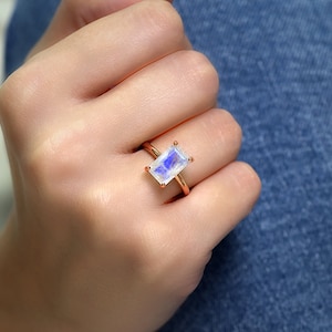 Månstensring med regnbåge · Ädelstensring · Rektangulär ring · Roséguldring · Solitärring · Halvädelstensring · Förlovningsring