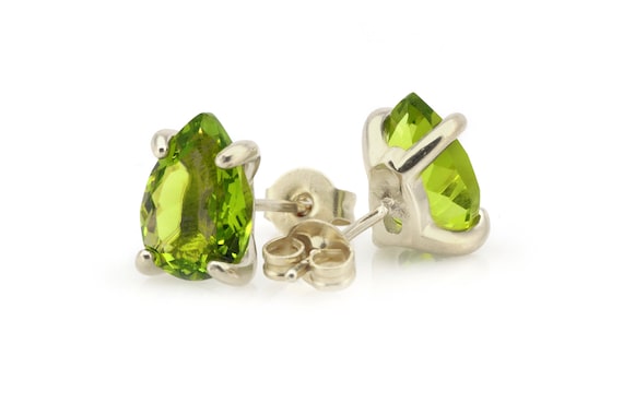 Vintage peridot earrings deals