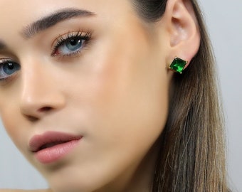 Pendientes cuadrados de esmeralda · Pendientes dorados de botón verde esmeralda · Pendientes de botón de noche · Pendientes con piedra de nacimiento de mayo