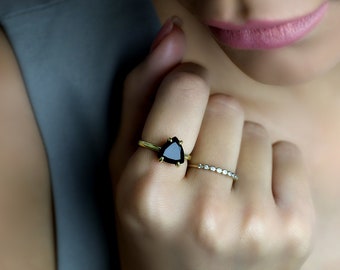 Schwarzer Onyx Trillion Ring · Dreiecksring · 14k Goldring · Schwarzer Onyx Solitärring · Halbedelsteine · 14k Stapelringe