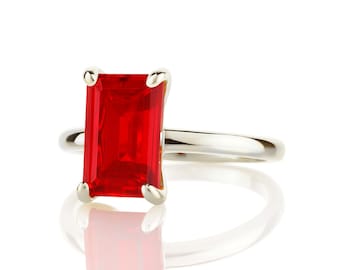 Rektangulär ring i 925 silver · Rubinring i sterlingsilver · Ring med födelsesten i juli · Rubinring med smaragdslipad form · Rektangulär ädelstensring