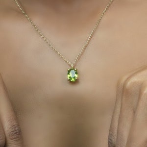 Special Cut Peridot Pendant Necklace · Gold Peridot Necklace · August Birthstone Pendant · 18k Gold Oval Gemstone Necklace
