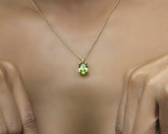 Collar con colgante de peridoto de talla especial · Collar de peridoto de oro · Colgante de piedra natal de agosto · Collar de piedras preciosas ovaladas de oro de 18k