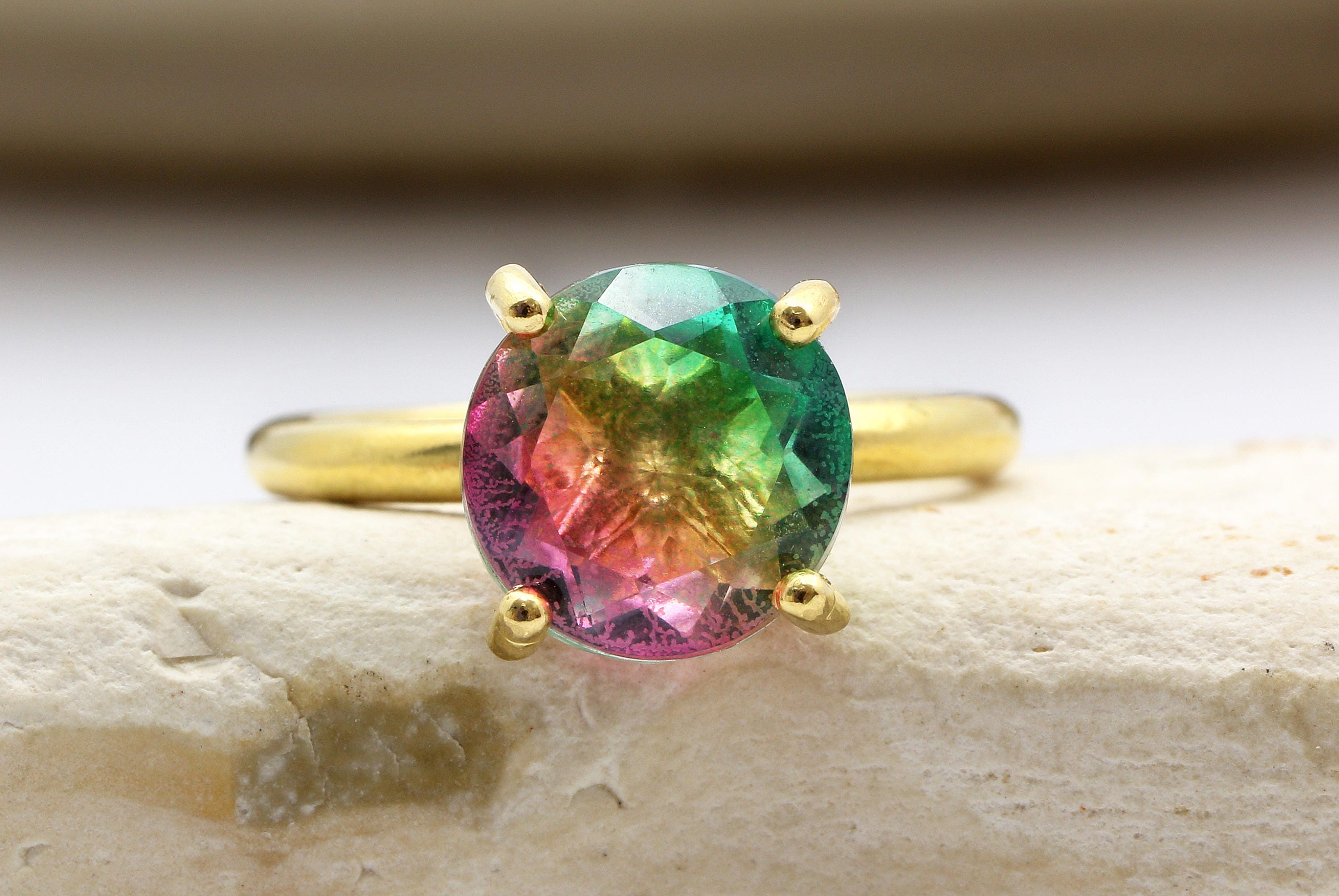 вишневый турмалин. турмалин камень кольцо. турмалин, рубеллит, шпинель. турмалин камень кольцо. кольцо 56 проба с турмалином.