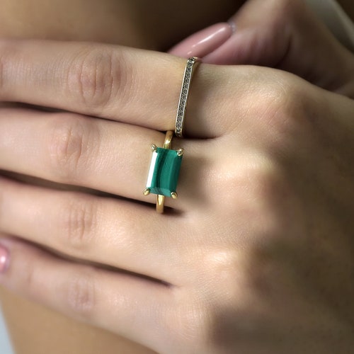 Anillo de oro y malaquita · Anillo de piedra preciosa verde · Anillo de malaquita · Anillo solitario de oro · Anillo para el día a día · Anillo de piedra rectangular