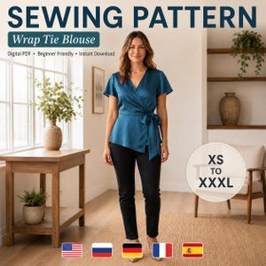 Może przedstawiać: Cyfrowy wykroj krawiecki na bluzkę kopertową z wiązaniem. Tekst zawiera napisy SEWING PATTERN, Wrap Tie Blouse, Digital PDF, Beginner Friendly, Instant Download oraz XS TO XXXL. Bluzka jest w kolorze morskim i ma krótkie rękawy.