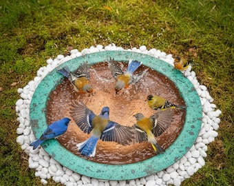 Koperen vogelbadkom | Gehamerd groen patina | Luxe tuindecoratie