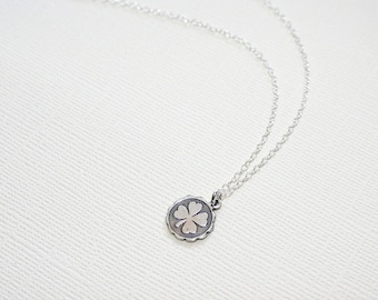 Collar de amuleto de trébol de la suerte en plata de ley