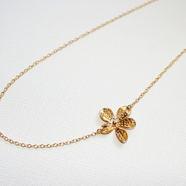 Lily gold necklace Clearance