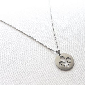Fleur de Lis-ketting in sterlingzilver met matte afwerking