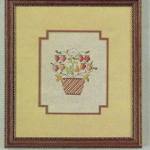 Vintage Strawberries Cross Stitch Pattern