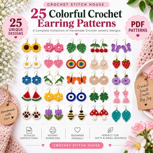 Op de afbeelding: Een digitale collectie van 25 kleurrijke haakpatronen voor oorbellen genaamd Crochet Stitch House. De afbeelding toont een raster van diverse handgemaakte oorbelontwerpen, waaronder bloemen, fruit, vlinders, hartjes en geometrische vormen in levendige kleuren.