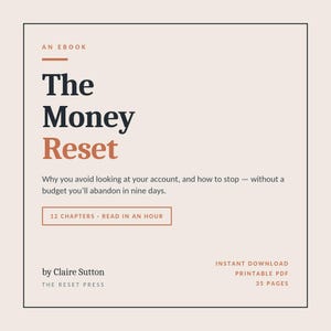 Può includere: Una copertina quadrata di un ebook intitolata The Money Reset di Claire Sutton. Il testo recita: Why you avoid looking at your account, and how to stop — without a budget you'll abandon in nine days. Include 12 capitoli, 35 pagine ed è un PDF.