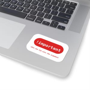Peut inclure: Un autocollant rectangulaire aux coins arrondis avec un motif rouge en forme de pilule contenant le texte blanc !important. Sous le motif rouge, le texte indique when the CSS wins the argument en rouge sur fond blanc.