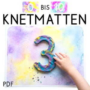 Op de afbeelding: Een printbaar PDF-werkblad met een aquarelachtergrond in tinten geel, paars en blauw. De tekst luidt 0 BIS 10 KNETMATTEN en PDF. Een cijfer drie is gevormd uit gemarmerde paarse, gele en blauwe boetseerklei.