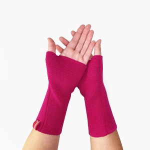 Gauntlets with thumb hole Pink