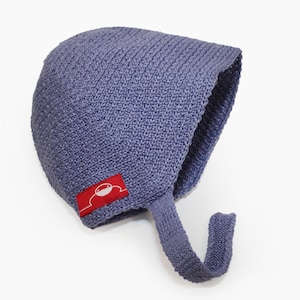 Fine bonnet knitted from Cashmere/Silk/Merino Blue