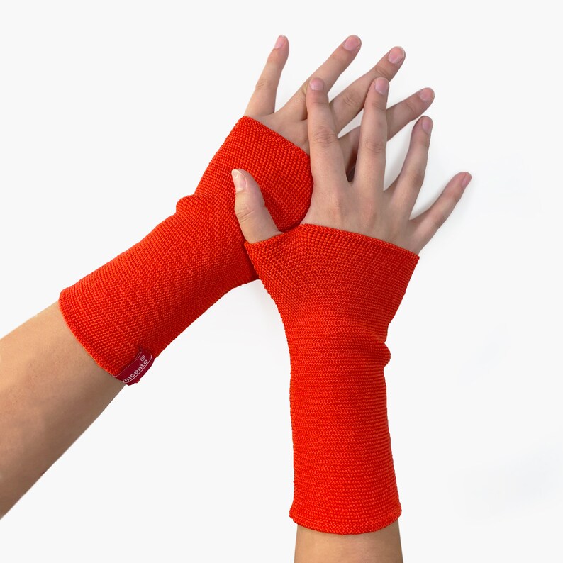 Gauntlets with thumb hole Orange