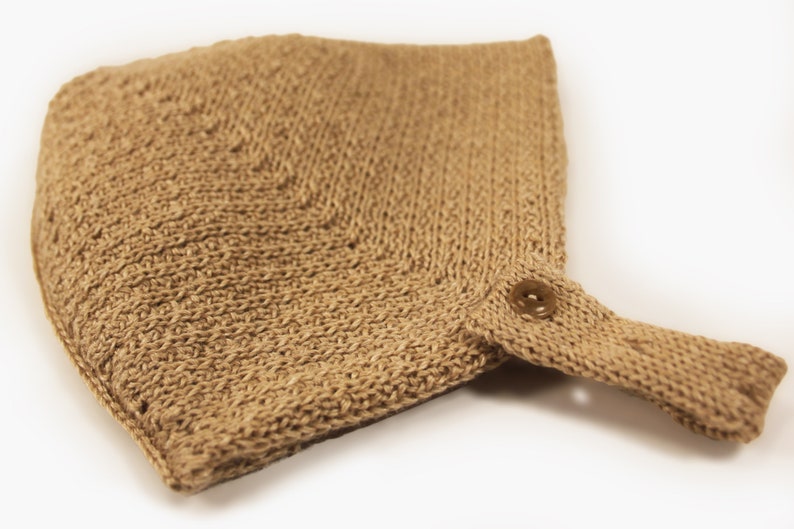 Fine bonnet knitted from Cashmere/Silk/Merino Beige