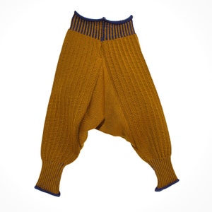 Sarouelpants knit from poor new wool grows with the Baby Bronce