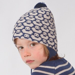 knitted Cap with ducks Blue