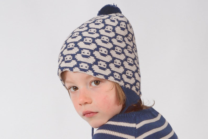 knitted Cap with ducks Blue