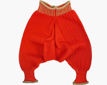 Sarouelpants knit from poor new wool - grows with the Baby