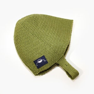 Fine bonnet knitted from Cashmere/Silk/Merino Green