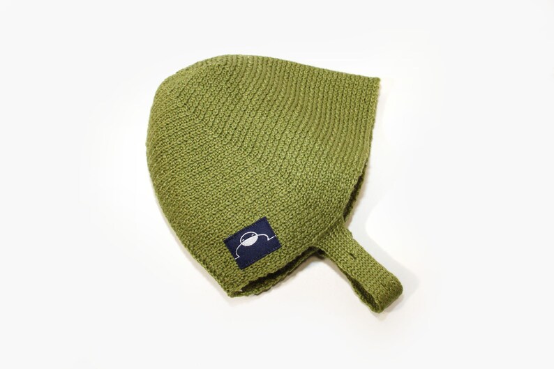Fine bonnet knitted from Cashmere/Silk/Merino Green