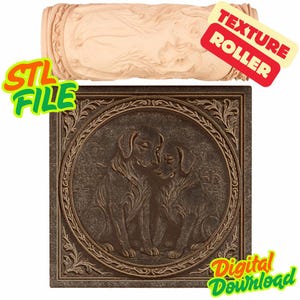 Può includere: Un rullo per texture cilindrico beige posizionato sopra una piastrella quadrata marrone scuro con un design in rilievo di due cani seduti fianco a fianco all'interno di una cornice circolare decorata. L'immagine include il testo STL FILE, TEXTURE ROLLER e DIGITAL DOWNLOAD.