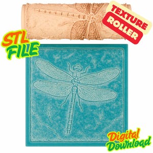 Peut inclure: Un rouleau à texture cylindrique beige avec un motif de libellule détaillé et un carreau carré turquoise avec un motif de libellule en relief. L'image contient le texte STL FILE, TEXTURE ROLLER et DIGITAL DOWNLOAD en plusieurs couleurs.