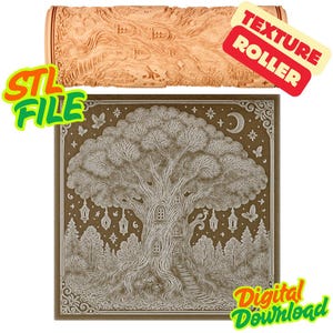 Può includere: Un rullo per texture cilindrico color marrone chiaro con un motivo in rilievo dettagliato di un grande albero con piccole porte, finestre e lanterne sospese. Sotto il rullo c'è una piastrella quadrata che mostra il disegno in rilievo.