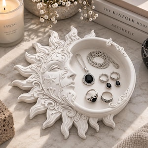 Smyckesbricka med himmelsk sol | Prydnadsfat med sol och måne | Gotisk smyckeförvaring | Boho smyckesdekor | 3D-utskriven present